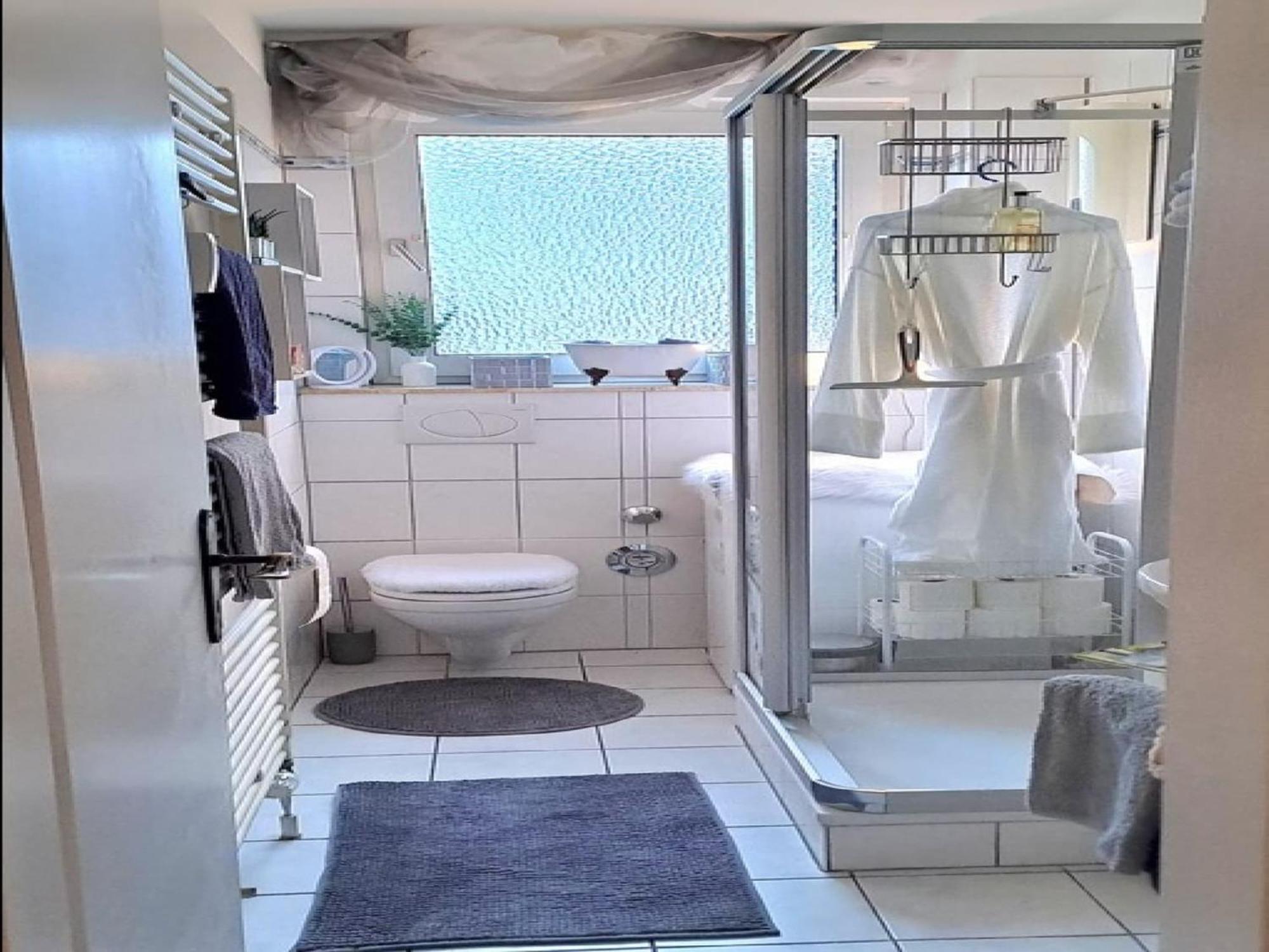 Vakantiehuis Tasteful With Balcony Hannover